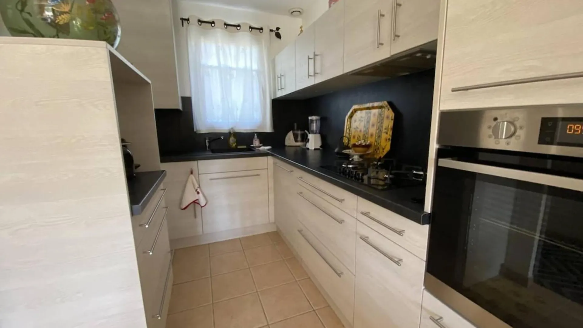 Semesterbostad At Tinou'S Spacious Quiet House With Garden For 2 People LʼIsle-sur-la-Sorgue Frankrike