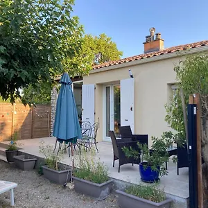 Hébergement de vacances Maison Avec Jardin Clôturé, LʼIsle-sur-la-Sorgue